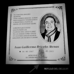 Placa para tumba en bronce con relieve